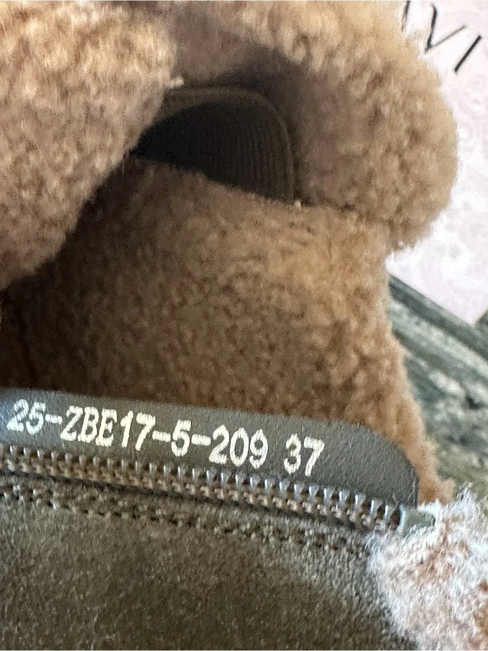 NIB BONAVI Suede Ankle Boots Khaki Green.Keep your feet cozy and content s EU 37